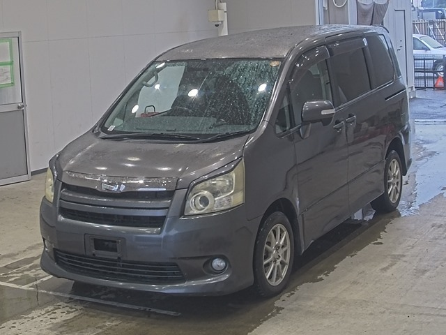 TOYOTA NOAH 2008