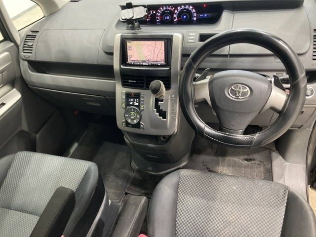 TOYOTA NOAH 2008