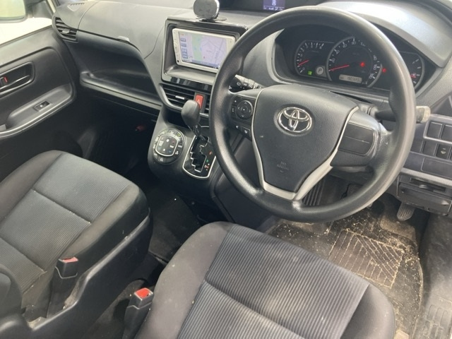 TOYOTA NOAH 2014