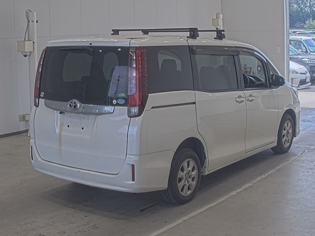 TOYOTA NOAH 2014