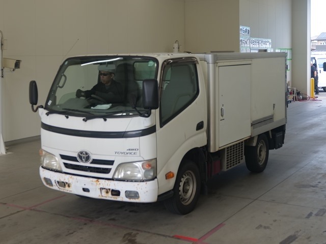 TOYOTA DYNA 2012