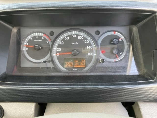 NISSAN TRUCK 2009