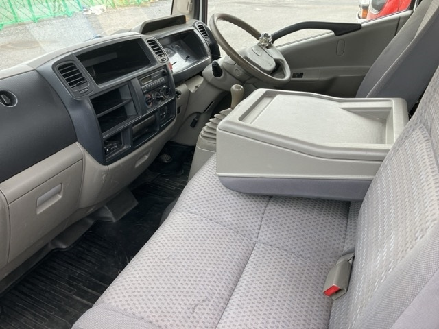 NISSAN TRUCK 2009