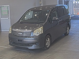 TOYOTA VOXY 2011
