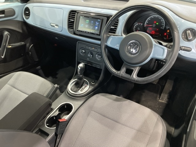 VOLKSWAGEN THE BEETLE 2012