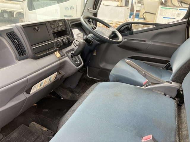 NISSAN UD SERIES 2015