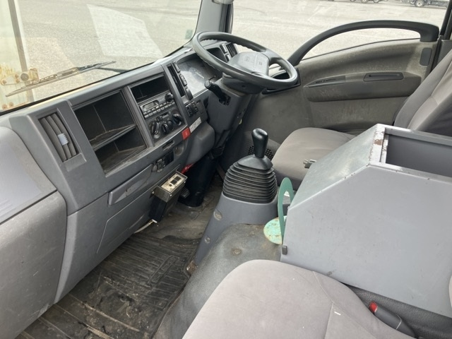 ISUZU ELF 2013