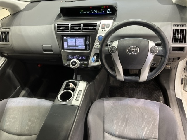 TOYOTA PRIUS ALPHA 2012