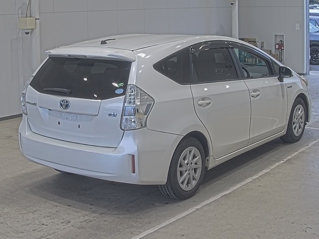TOYOTA PRIUS ALPHA 2012