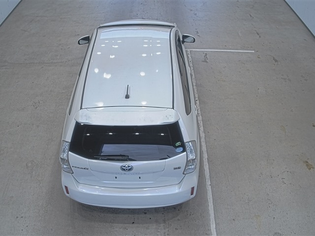 TOYOTA PRIUS ALPHA 2012