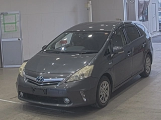 TOYOTA PRIUS ALPHA 2013