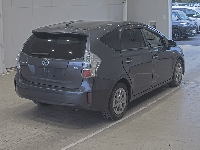 TOYOTA PRIUS ALPHA 2013