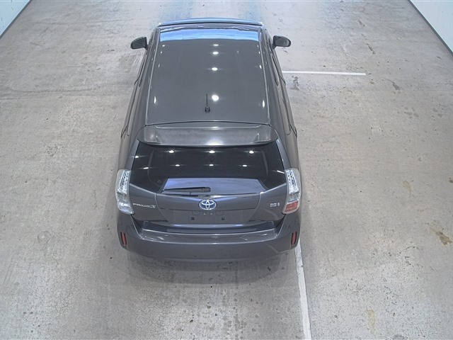 TOYOTA PRIUS ALPHA 2013
