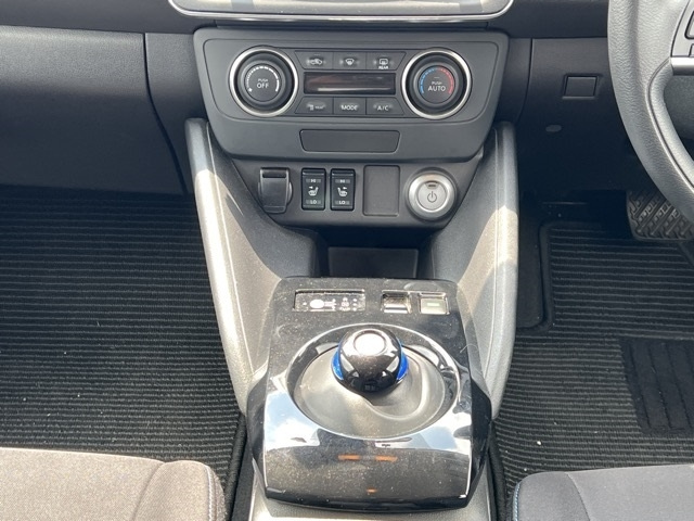 NISSAN LEAF 2020