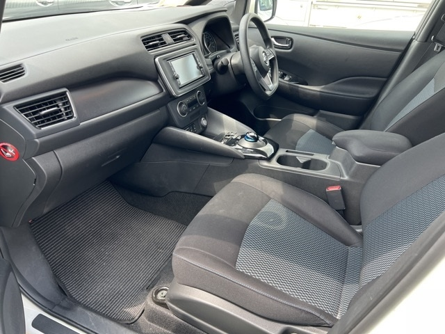 NISSAN LEAF 2020