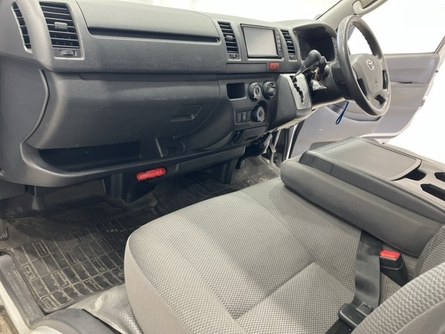 TOYOTA HIACE VAN 2017