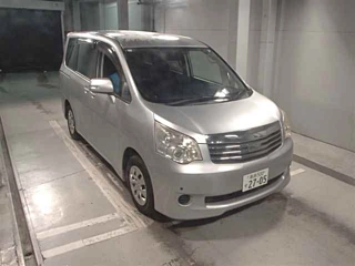 TOYOTA NOAH 2013