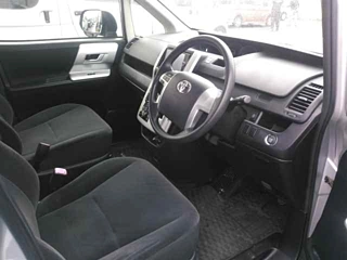 TOYOTA NOAH 2013