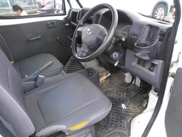 NISSAN CLIPPER TRUCK 2013
