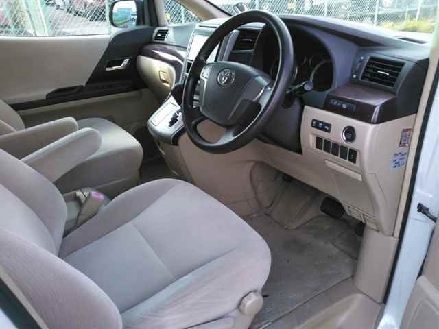 TOYOTA ALPHARD 2010