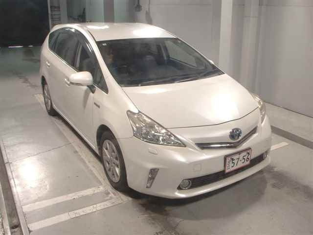 TOYOTA PRIUS ALPHA 2014