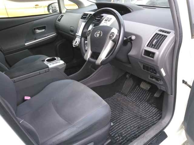 TOYOTA PRIUS ALPHA 2014