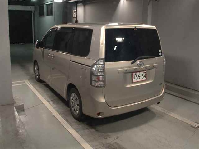 TOYOTA VOXY 2012