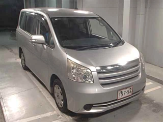 TOYOTA NOAH 2010