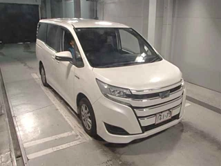 TOYOTA NOAH 2018