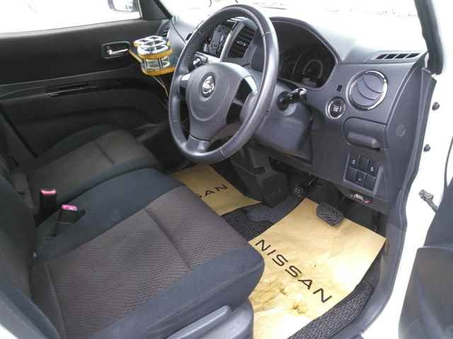 NISSAN ROOX 2011