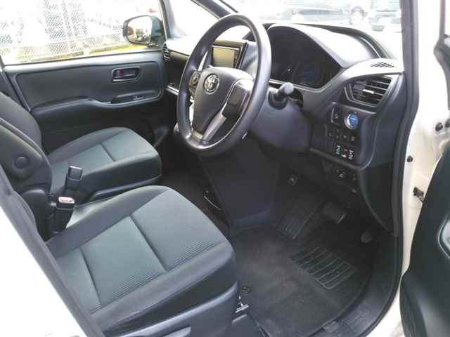 TOYOTA NOAH 2018