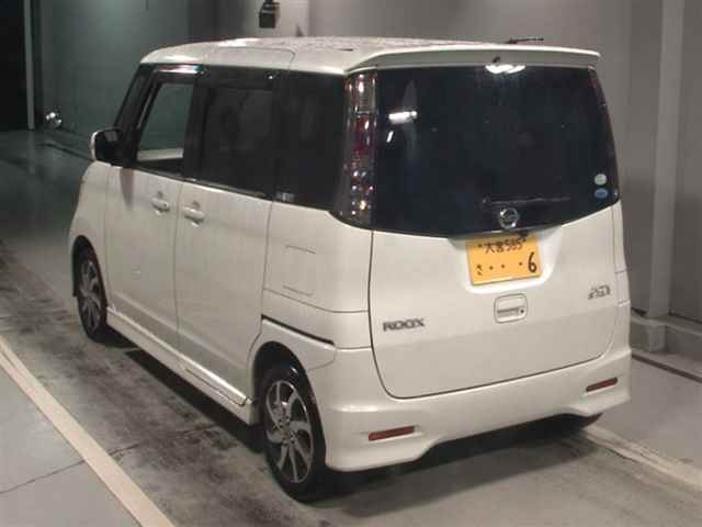 NISSAN ROOX 2011