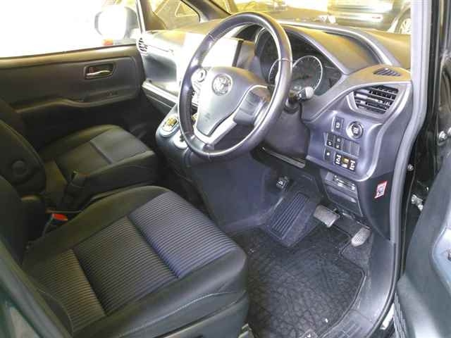 TOYOTA VOXY 2016