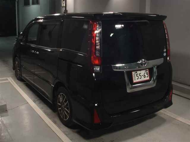 TOYOTA NOAH 2015
