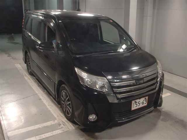 TOYOTA NOAH 2015