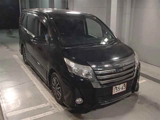 TOYOTA NOAH 2015