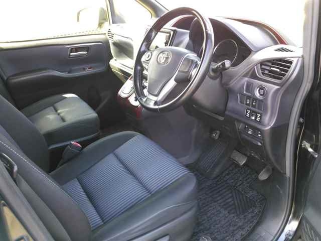 TOYOTA NOAH 2015