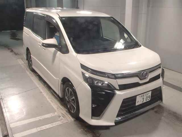 TOYOTA VOXY 2017