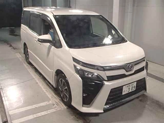 TOYOTA VOXY 2017