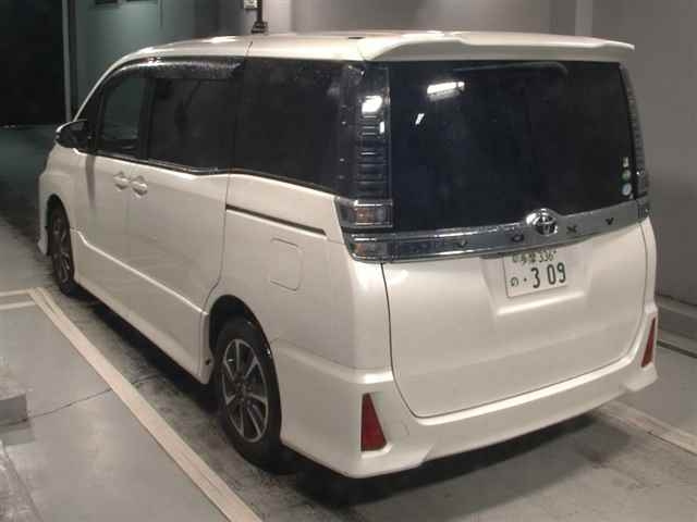 TOYOTA VOXY 2017