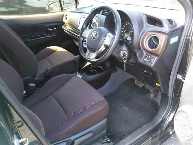 TOYOTA VITZ 2011