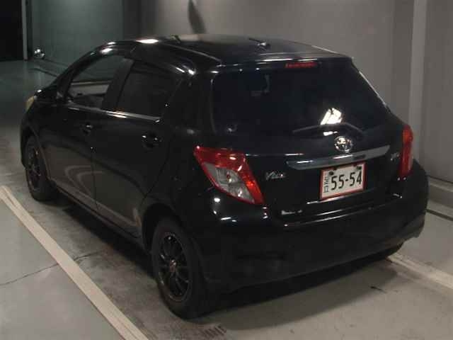 TOYOTA VITZ 2011