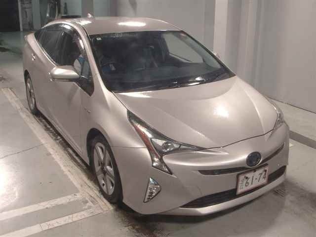 TOYOTA PRIUS 2016