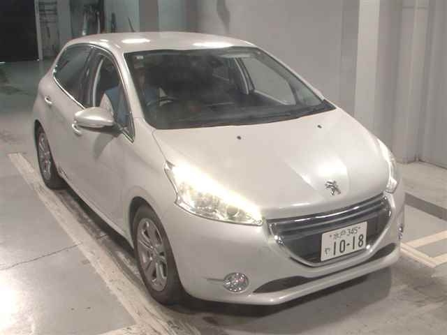 PEUGEOT 208 2015