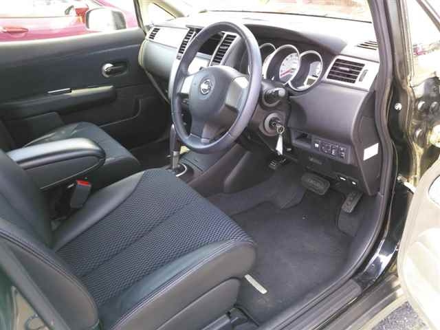 NISSAN TIIDA 2011