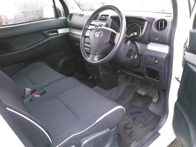 TOYOTA PIXIS SPACE 2014