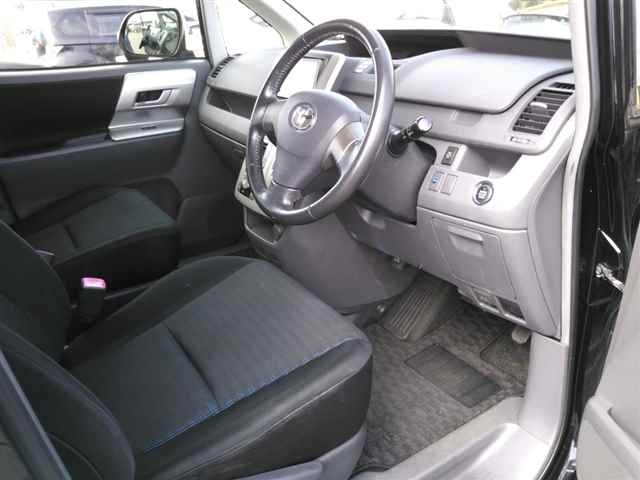 TOYOTA VOXY 2008