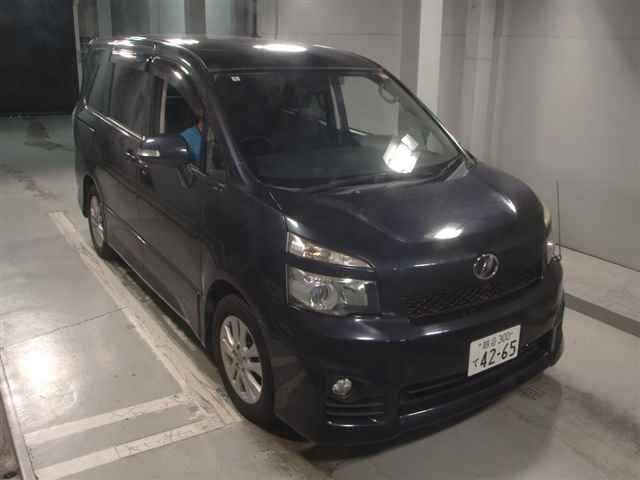 TOYOTA VOXY 2010