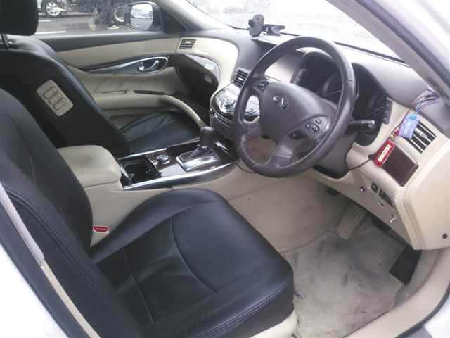 NISSAN FUGA 2015
