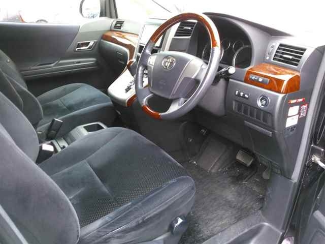 TOYOTA VELLFIRE 2010